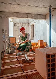 Компания «Зелёный сад» рассказала о перспективе работы каменщиком