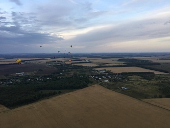 Фоторепортаж: пилоты «Неба России» пролетели на воздушных шарах над Рязанской областью - 62ИНФО Фоторепортаж: пилоты «Неба России» пролетели на воздушных шарах над Рязанской областью