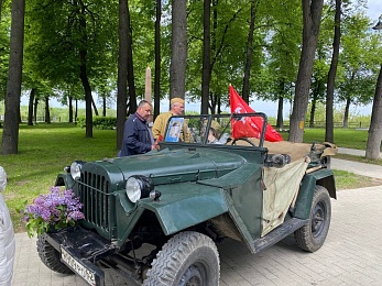 В Рязани у кремля 9 Мая открыли полевую кухню и показали трофейную технику