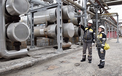 Студенты-нефтехимики начали преддипломную практику на РНПК