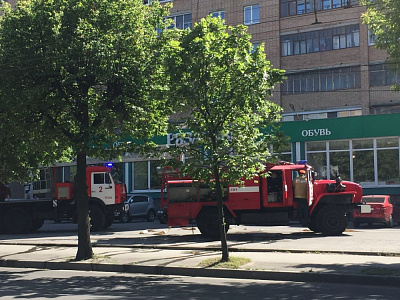  Пожар в доме на улице Грибоедова сильно повредил крышу здания — спасатели