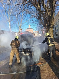 В Рязани пожарные потушили Chevrolet Niva на Затинной