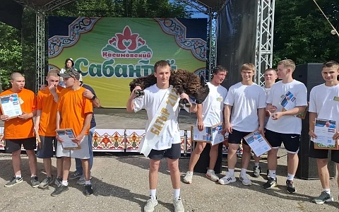 На "Касимовском Сабантуе" батыру вручили барана