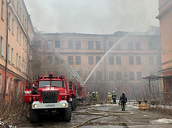 Пожар в здании училища связи в Рязани. Фоторепортаж