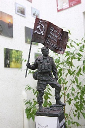 Виталий Артемов ознакомился с эскизами Монумента памяти и славы