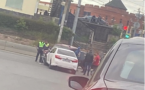 Два автомобиля столкнулись на Московском шоссе в Рязани