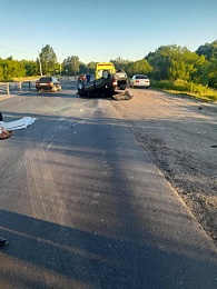 Появились фото перевернувшейся на Северной окружной легковушки 