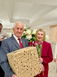 В Рязани ГК «Зелёный сад - наш дом» наградила прожившие в браке 50 и 60 лет пары