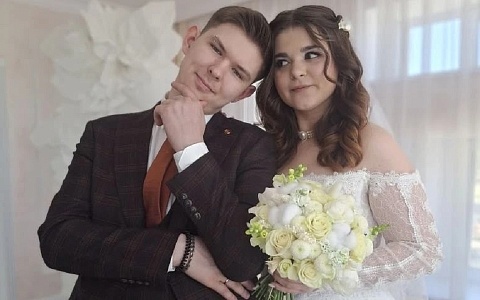 Она пела божественно: в Рязани поженилась пара, познакомившаяся на Почтовой