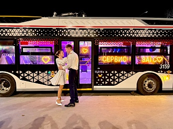 Свадьба в троллейбусе и по-русски: ЗАГС показал фото рязанских молодоженов марта 