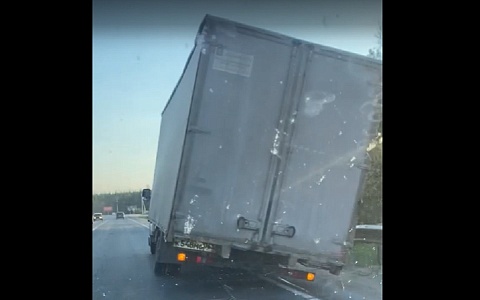 На подъезде к Касимову фура потеряла колеса
