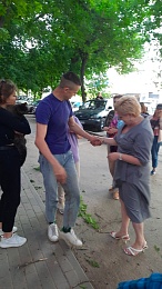 Рязанец залез на дерево ради спасения кота