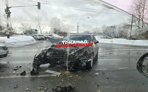 В Рязани Kia разнесло в ДТП с "Нивой" на Куйбышвском шоссе