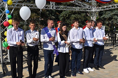 Районы Рязанской области показали фото выпускников-2022