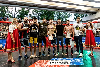 В рязанском Лесопарке прошёл турнир ММА «Битва за Рязань»