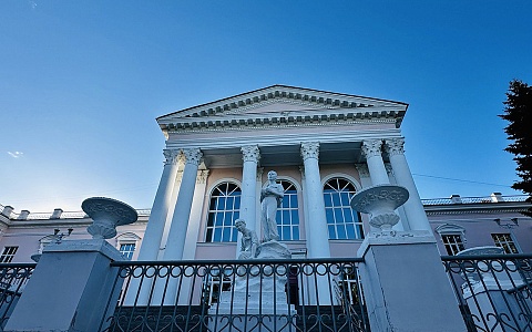 У Дворца Первых в Рязани сделают спортплощадку с трибунами
