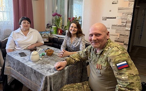 Рязанский ветеран СВО получил шагающую коляску с электроприводом благодаря фонду «Защитники Отечества»