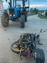 В Кораблине двое подростков на мопеде пострадали в ДТП с трактором 