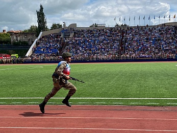 В Рязани День ВДВ отметили показательными выступлениями десантников и прыжками с парашютом