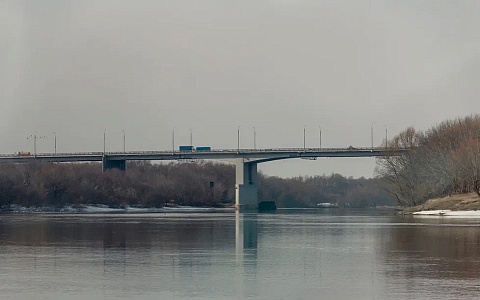 На Солотчинском мосту проверили соблюдение весовых ограничений