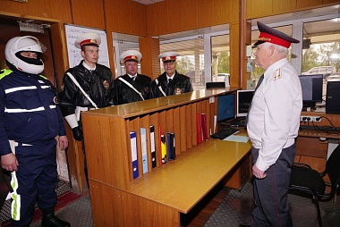 Ветераны ГАИ вышли на службу в честь наступающего праздника