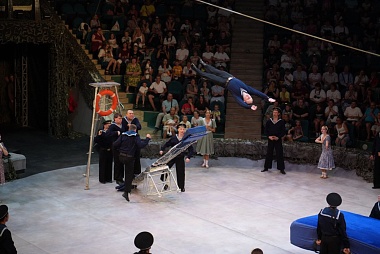 Рязанский цирк представил спектакль "Парад Великой Победы"