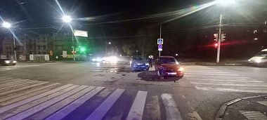 В центре Рязани 4-летняя девочка пострадала в ДТП с Lada Kalina и Renault Logan