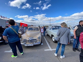 В Рязани прошла выставка ретро-машин - 62ИНФО В Рязани прошла выставка ретро-машин