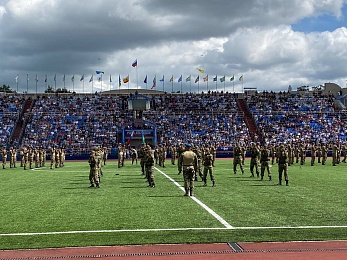 В Рязани День ВДВ отметили показательными выступлениями десантников и прыжками с парашютом