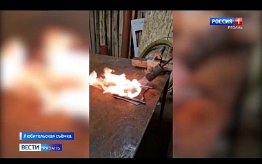 Огнестойкие свитеры связали для танкистов СВО в Рязанской области 