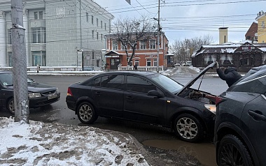 В центре Рязани столкнулись три автомобиля
