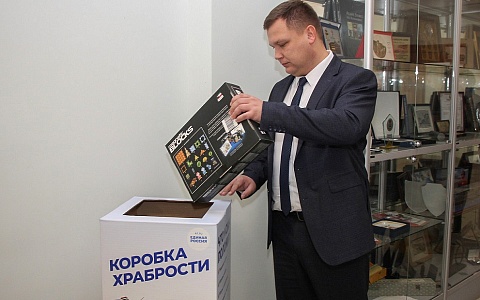 Мэрия Рязани передала больным детям машинки и конструкторы