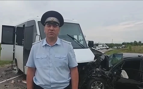 В Скопинском районе столкнулись маршрутка и легковушка, 1 человек погиб и 6 пострадали