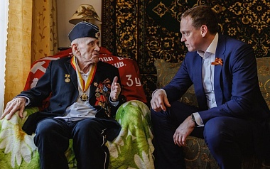 Павел Малков посетил 102-летнего рязанца-ветерана Валентина Козлова 9 Мая