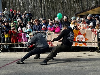 В рязанском Лесопарке отпраздновали Масленицу