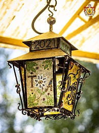 В школе Спасского района повесили новый выпускной фонарик