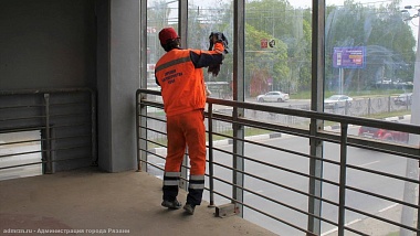 После жалоб рязанцев переход у «Таможни» отчистили от надписей вандалов - 62ИНФО После жалоб рязанцев переход у «Таможни» отчистили от надписей вандалов