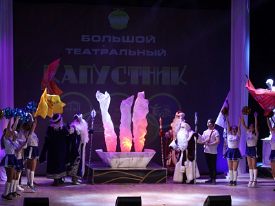 На театральном капустнике в Рязани шутили про бережливое производство и пели Queen