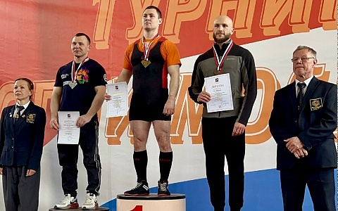 Рязанский спортсмен одержал победу на Всероссийских соревнованиях по пауэрлифтингу