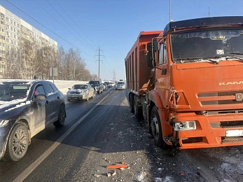 Два человека в "скорой" пострадали в ДТП с "Камазом" в Рязани