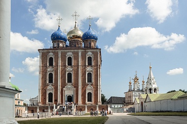 Успенский собор Рязани в дни пребывания мощей блаженной Матроны Московской открыт весь день