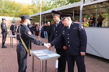 Первокурсники университета МВД имени Кикотя принесли присягу - 62ИНФО Первокурсники университета МВД имени Кикотя принесли присягу