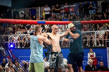 В рязанском Лесопарке прошёл турнир ММА «Битва за Рязань»