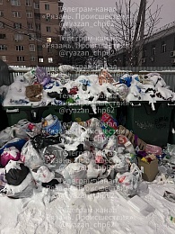 Рязанцы пожаловались на засыпаемые снегом горы мусора