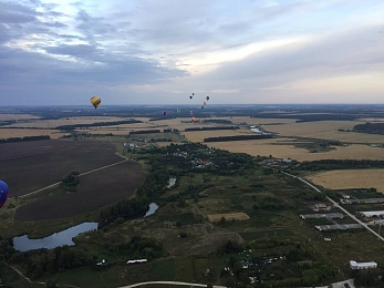 Фоторепортаж: пилоты «Неба России» пролетели на воздушных шарах над Рязанской областью - 62ИНФО Фоторепортаж: пилоты «Неба России» пролетели на воздушных шарах над Рязанской областью