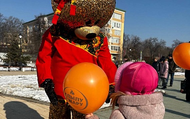 На Лыбедском бульваре в Рязани отмечают Масленицу