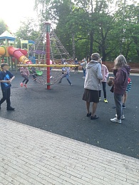 В Рязани на новой детской площадке в Верхнем городском саду мальчик «вылетел» с карусели - 62ИНФО В Рязани на новой детской площадке в Верхнем городском саду мальчик «вылетел» с карусели