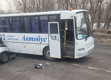 На Ряжском шоссе в Рязани произошло серьёзное ДТП с автобусом 