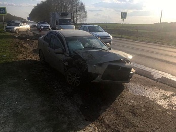 Опубликованы фото с места ДТП с участием Mitsubishi и Toyota под Рязанью 