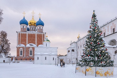 Митрополит Марк сделал атмосферные фото Новогодней столицы